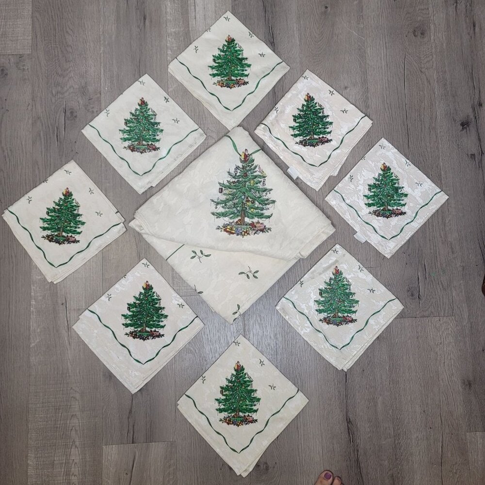 Spode vintage Christmas tablecloth and 8 napkins Christmas tree and Santa 57x115